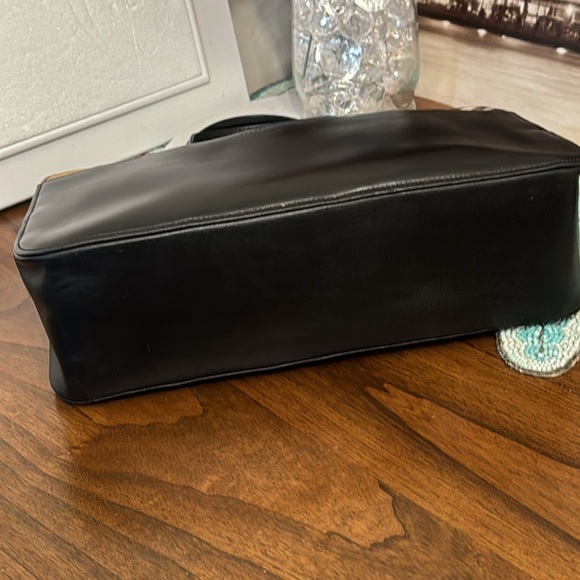 Burberry tote 👜 hand bag A Black Leather and Burberry canvas a beautiful piece. - Picture 7 of 15